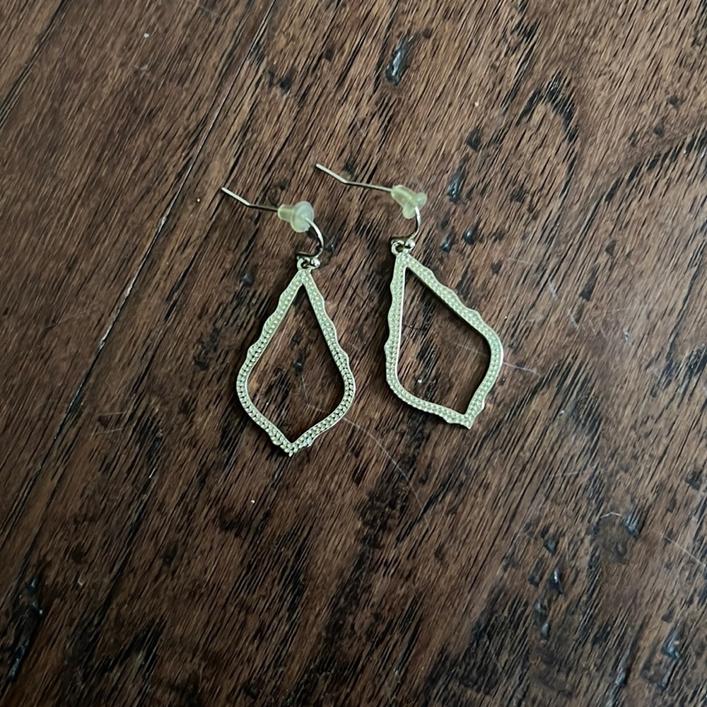 LIKE NEW Kendra Scott Earringa